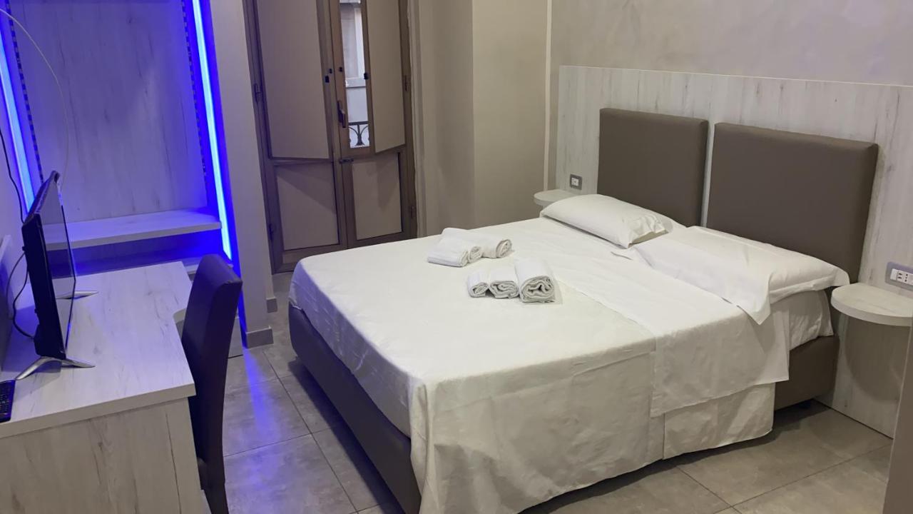 Hotel Poker Неаполь Екстер'єр фото