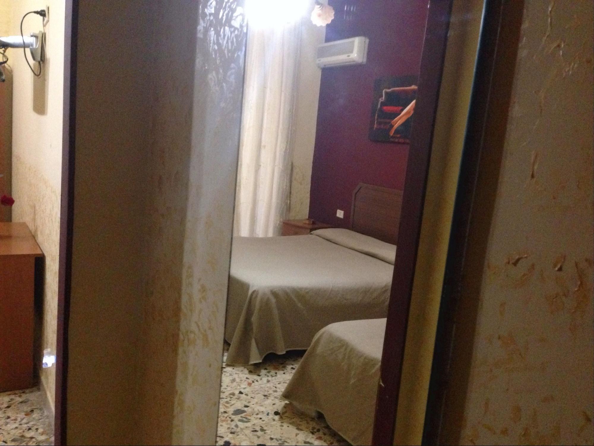 Hotel Poker Неаполь Екстер'єр фото