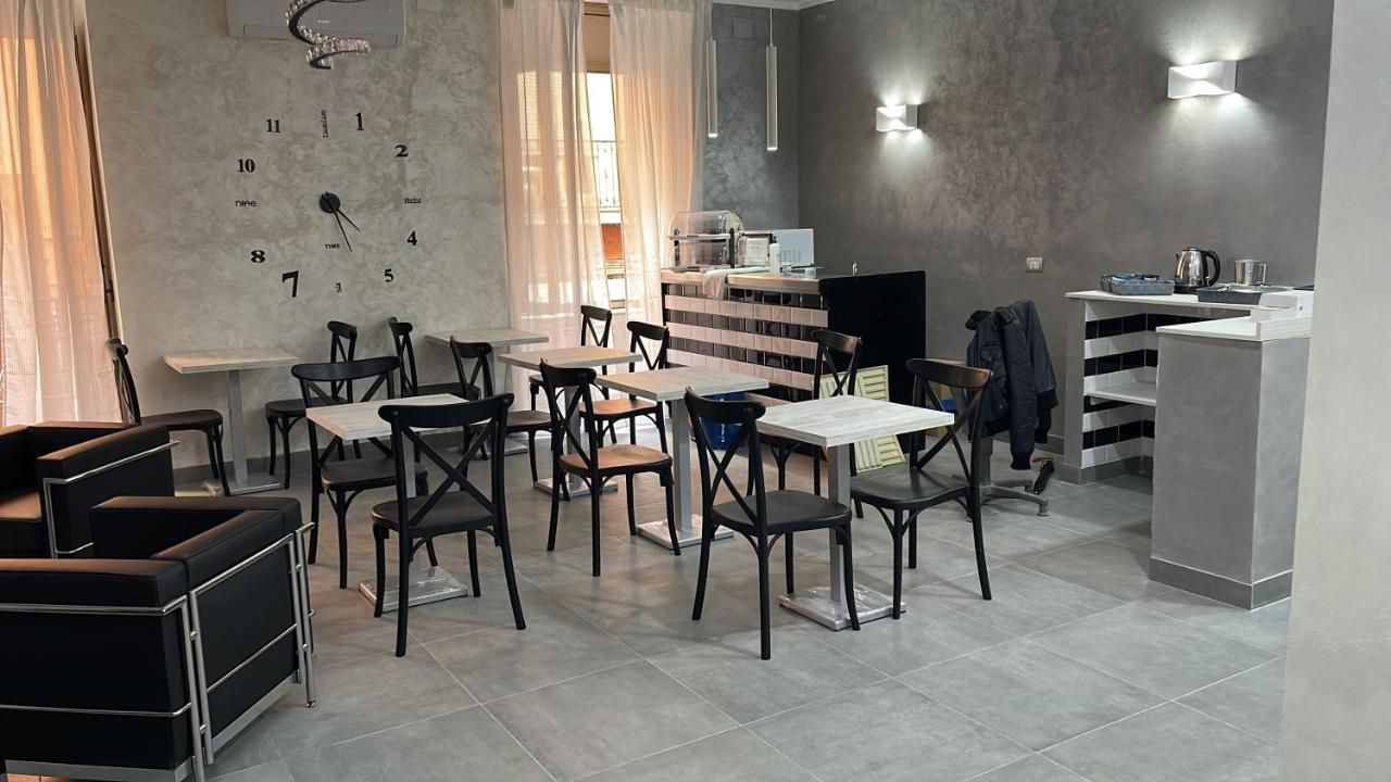 Hotel Poker Неаполь Екстер'єр фото