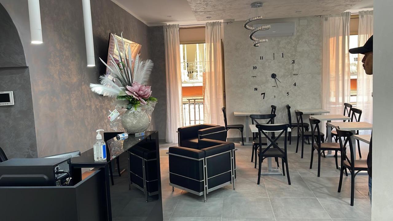 Hotel Poker Неаполь Екстер'єр фото
